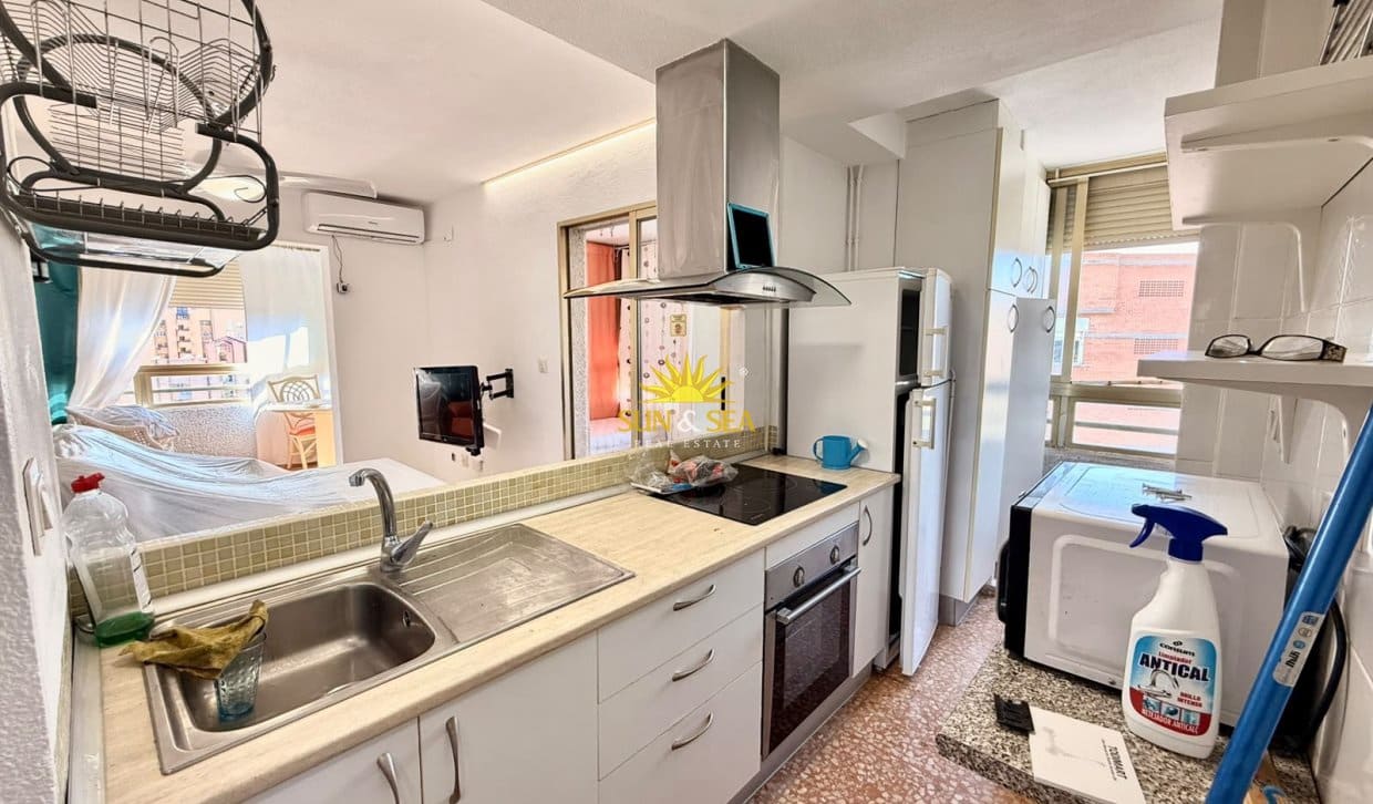 2 makuuhuone Huoneisto vuokrattavana paikassa Benidorm mukana uima-altaan 
autotalli - 1 250 € (Ref: 10163634)