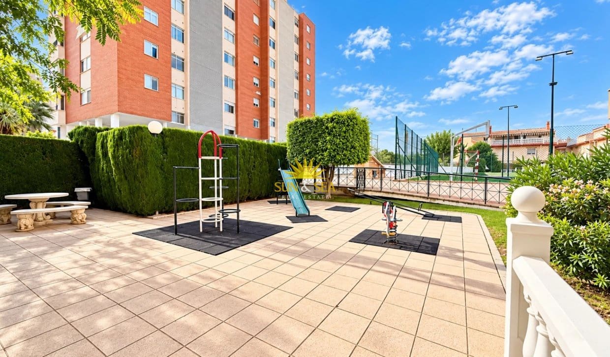 2 bedroom Apartment for rent in Alicante / Alacant city with pool garage - € 1,200 (Ref: 10163831)