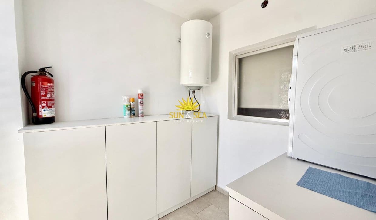Chalet de 4 habitaciones en La Zenia en alquiler con piscina - 2.900 € (Ref: 10165456)