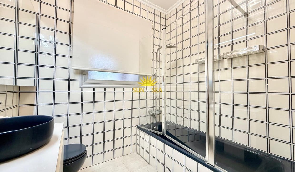 Chalet de 4 habitaciones en La Zenia en alquiler con piscina - 2.900 € (Ref: 10165456)