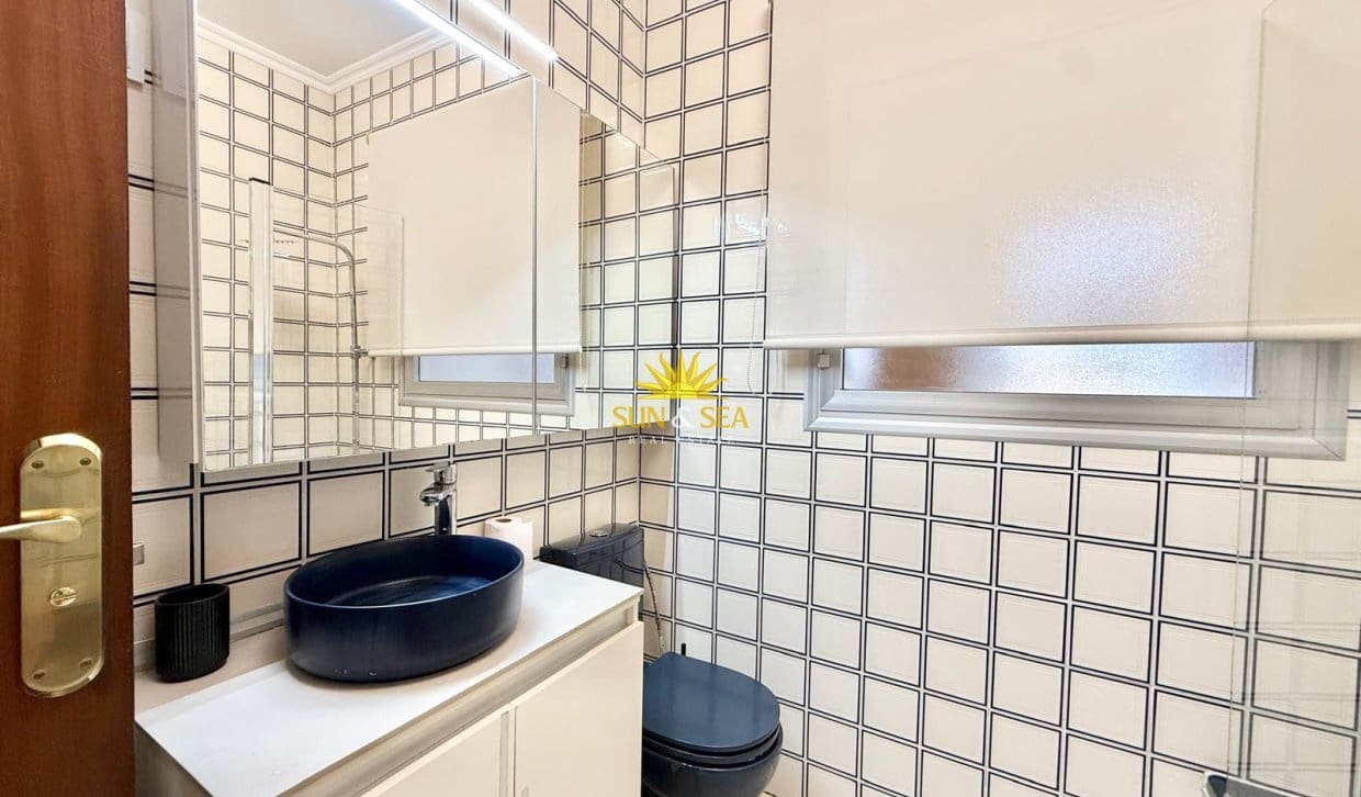 Chalet de 4 habitaciones en La Zenia en alquiler con piscina - 2.900 € (Ref: 10165456)