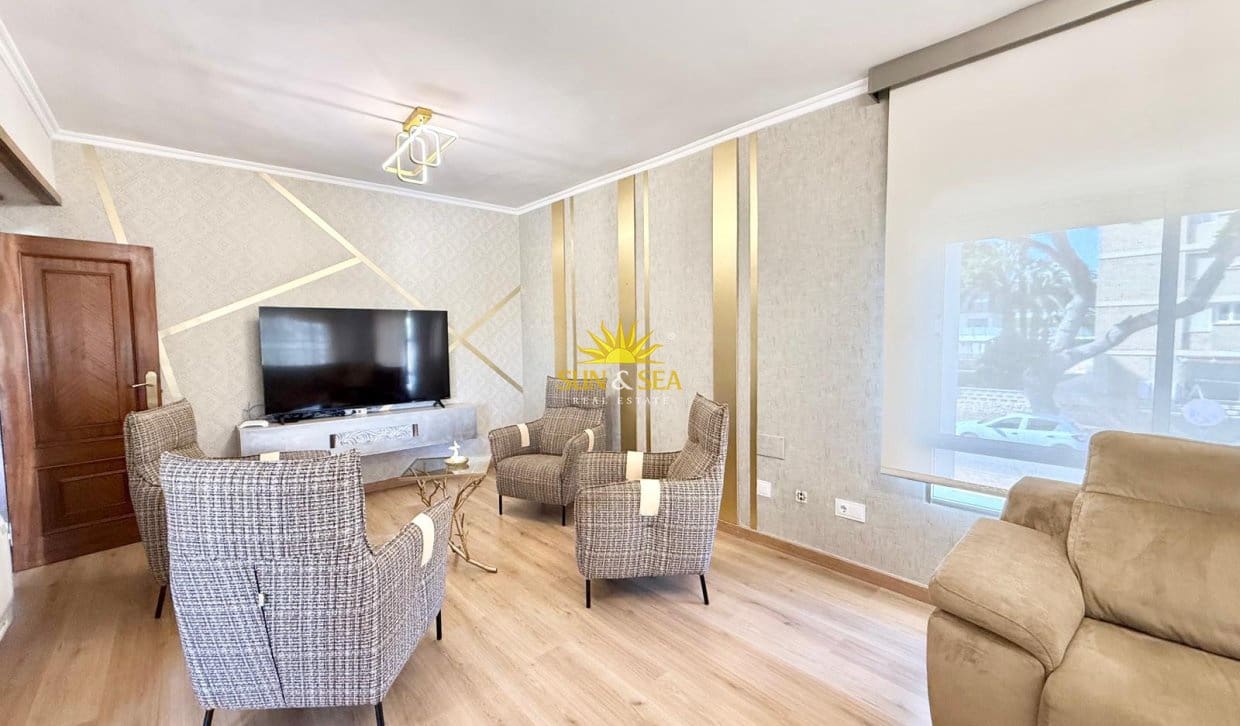 Chalet de 4 habitaciones en La Zenia en alquiler con piscina - 2.900 € (Ref: 10165456)