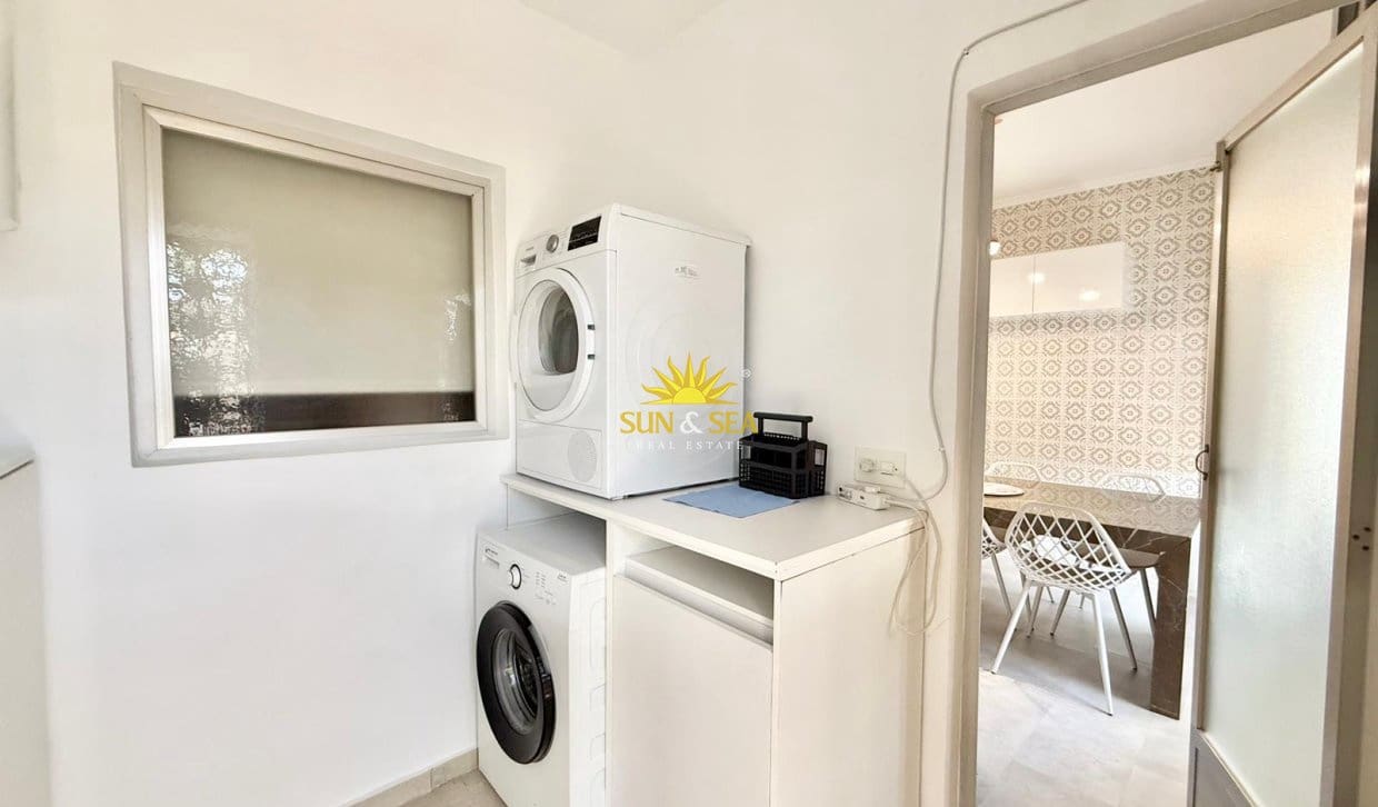 Chalet de 4 habitaciones en La Zenia en alquiler con piscina - 2.900 € (Ref: 10165456)