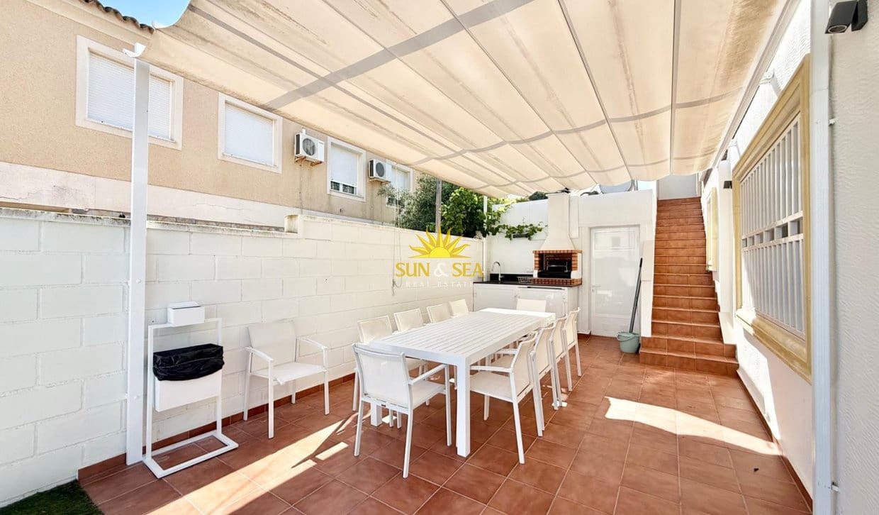 Chalet de 4 habitaciones en La Zenia en alquiler con piscina - 2.900 € (Ref: 10165456)