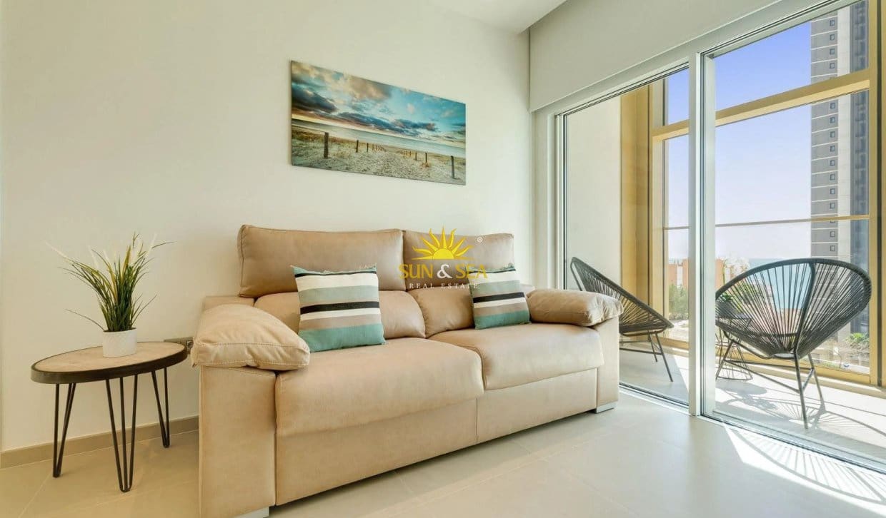 1 soverom Leilighet til leie i Benidorm med svømmebasseng garasje - € 1 600 (Ref: 10165574)