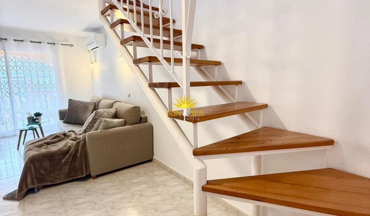 2 makuuhuone Huvila vuokrattavana paikassa Cumbre del Sol mukana uima-altaan 
autotalli - 1 150 € (Ref: 10165695)