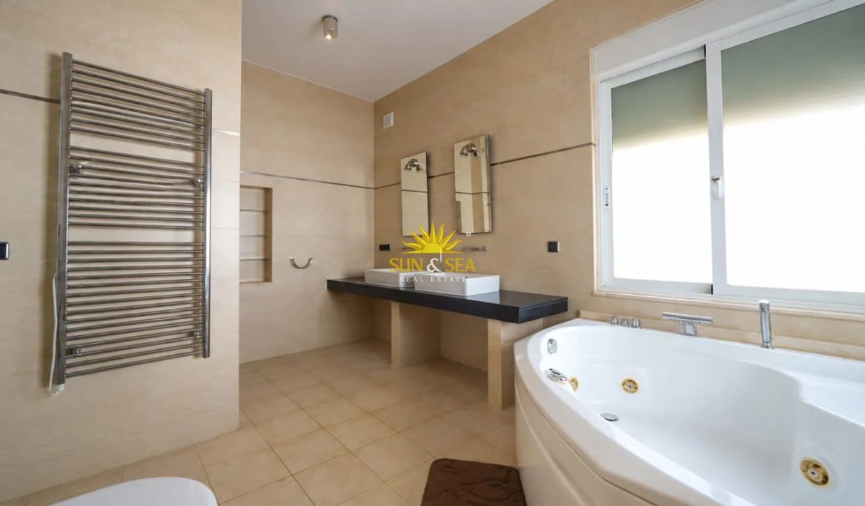 4 bedroom Villa for sale in Altea with pool garage - € 1,450,000 (Ref: 10166953)