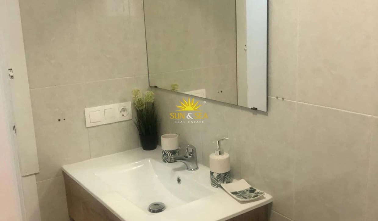 2 sypialnia Apartament do wynajęcia w Torrevieja z basenem - 850 € (Ref: 10167113)