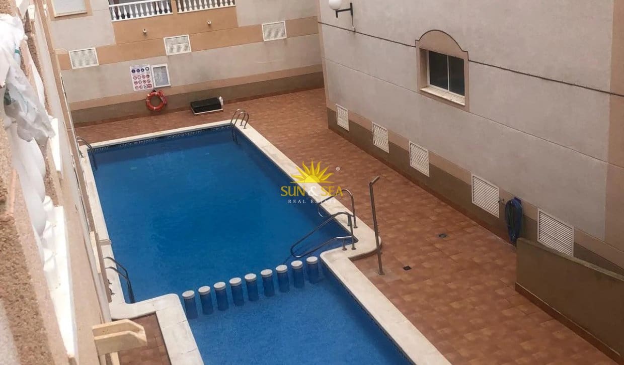 2 sypialnia Apartament do wynajęcia w Torrevieja z basenem - 850 € (Ref: 10167113)