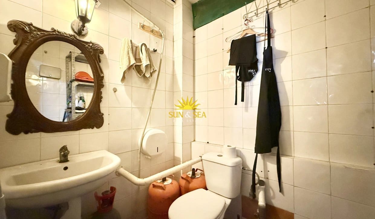 1 soverom Kommersiell til salgs i Torrevieja - € 650 000 (Ref: 10167446)
