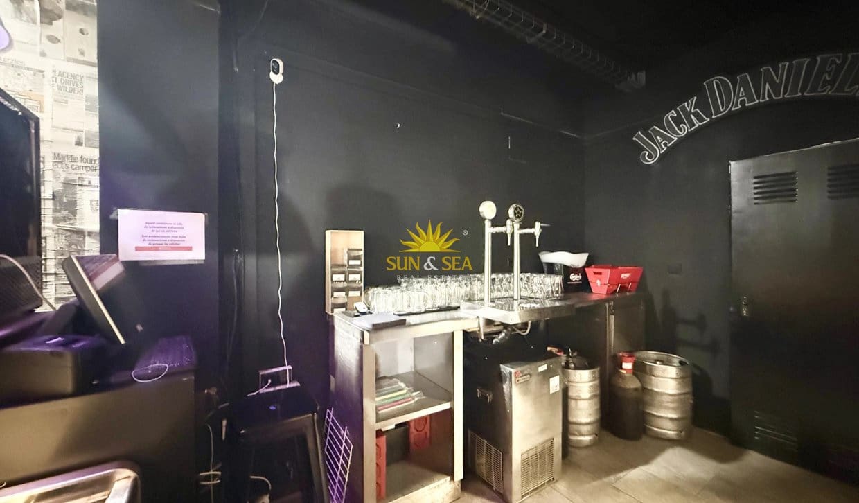 1 soverom Kommersiell til salgs i Torrevieja - € 650 000 (Ref: 10167446)