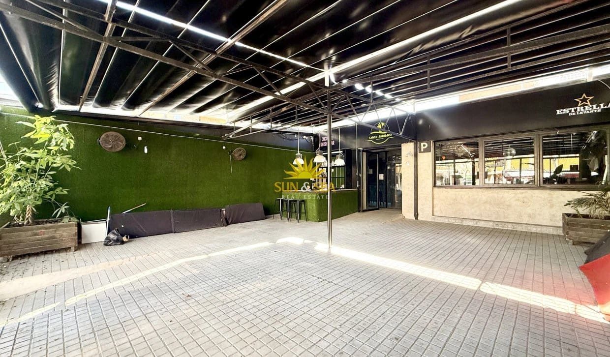 1 soverom Kommersiell til salgs i Torrevieja - € 650 000 (Ref: 10167446)