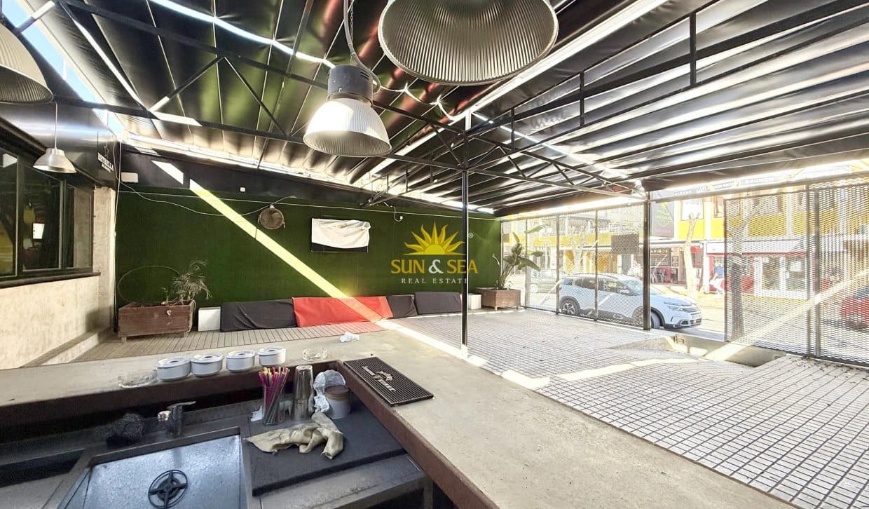 1 soverom Kommersiell til salgs i Torrevieja - € 650 000 (Ref: 10167446)