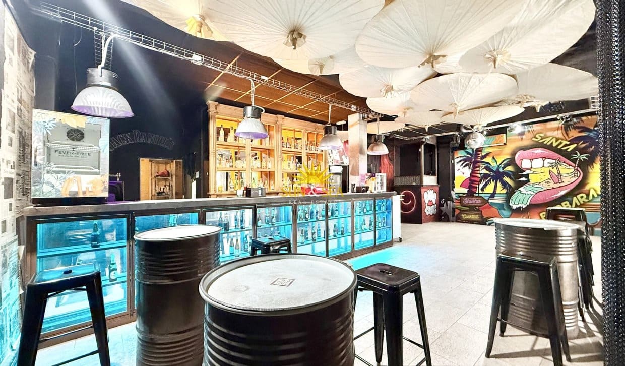 1 soverom Kommersiell til salgs i Torrevieja - € 650 000 (Ref: 10167446)