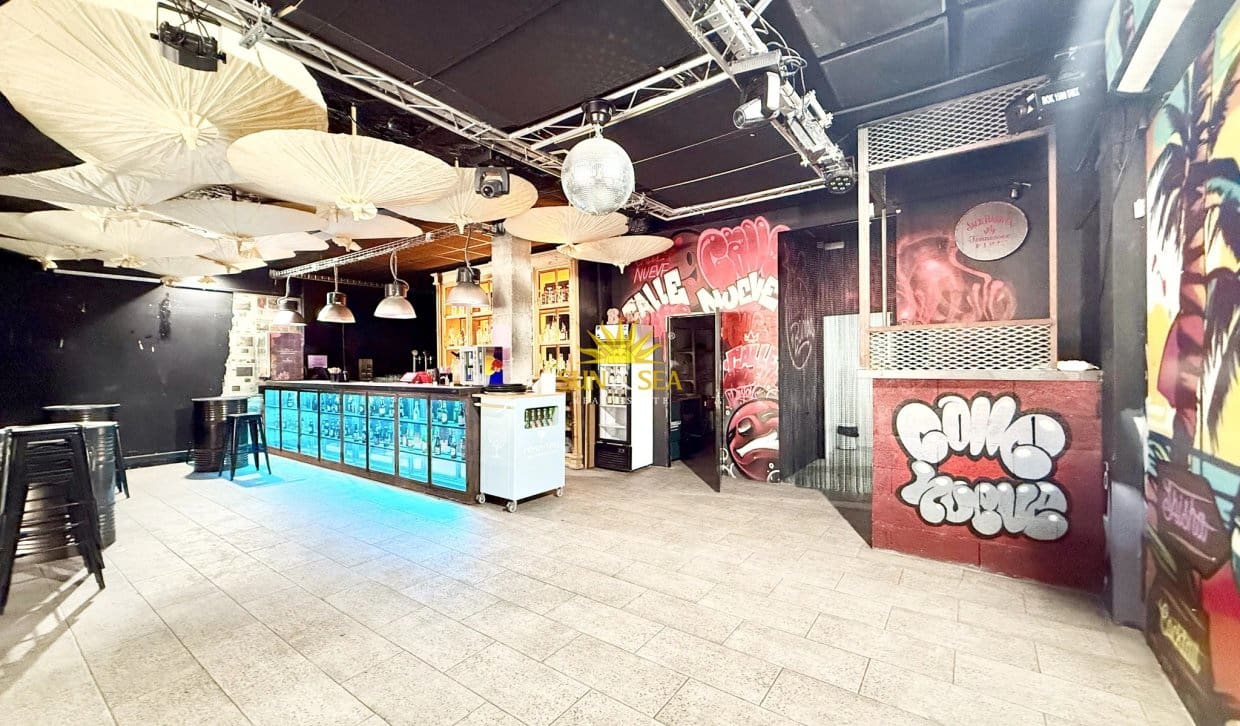 1 sovrum Kommersiell att hyra i Torrevieja med garage - 2 000 € (Ref: 10167447)