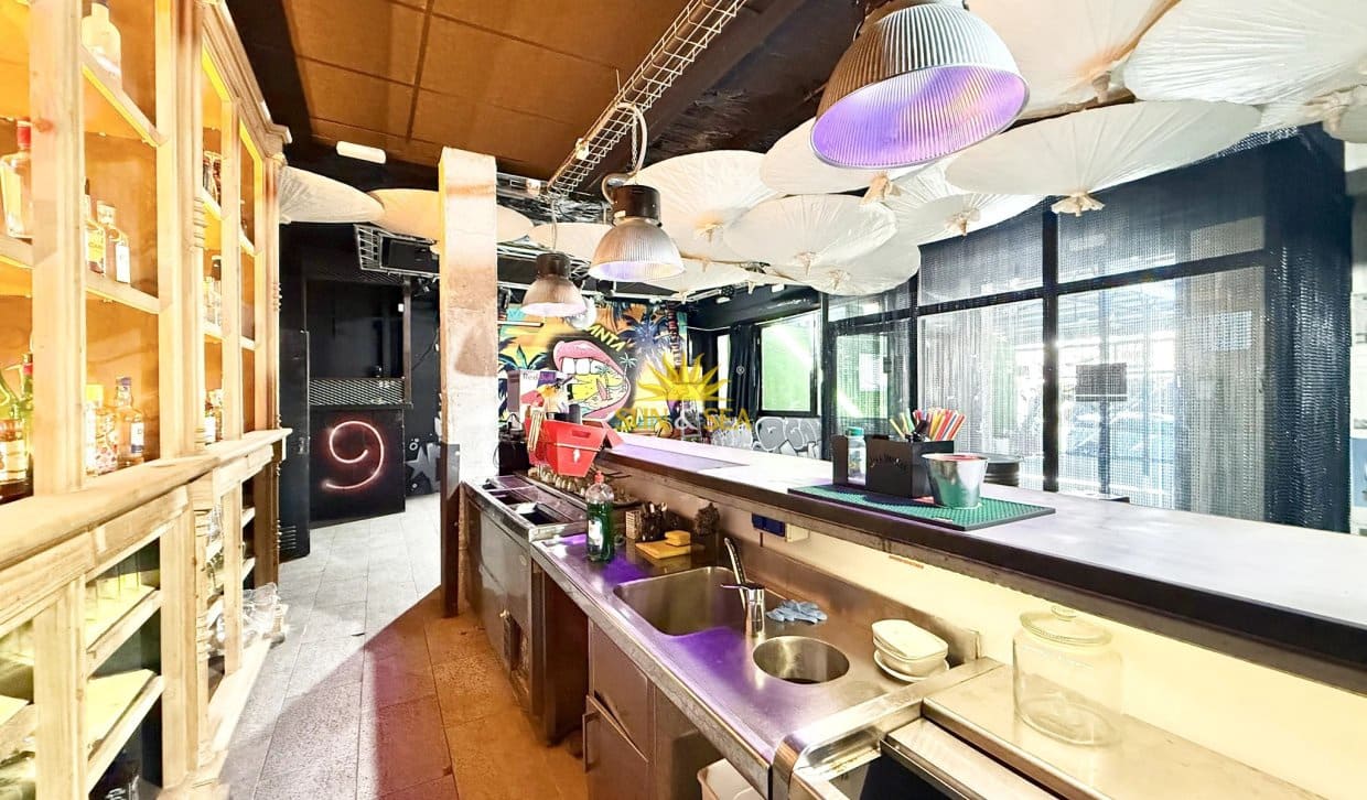 1 sovrum Kommersiell att hyra i Torrevieja med garage - 2 000 € (Ref: 10167447)