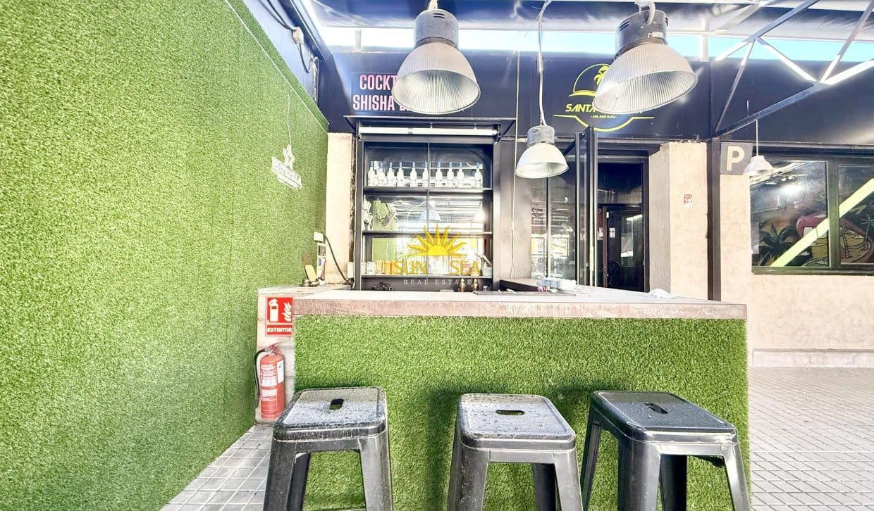 1 sovrum Kommersiell att hyra i Torrevieja med garage - 2 000 € (Ref: 10167447)