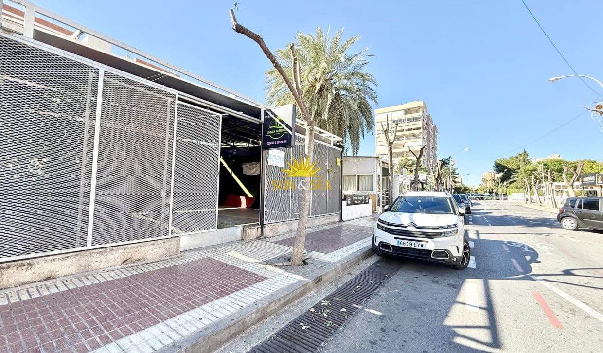 1 sovrum Kommersiell att hyra i Torrevieja med garage - 2 000 € (Ref: 10167447)