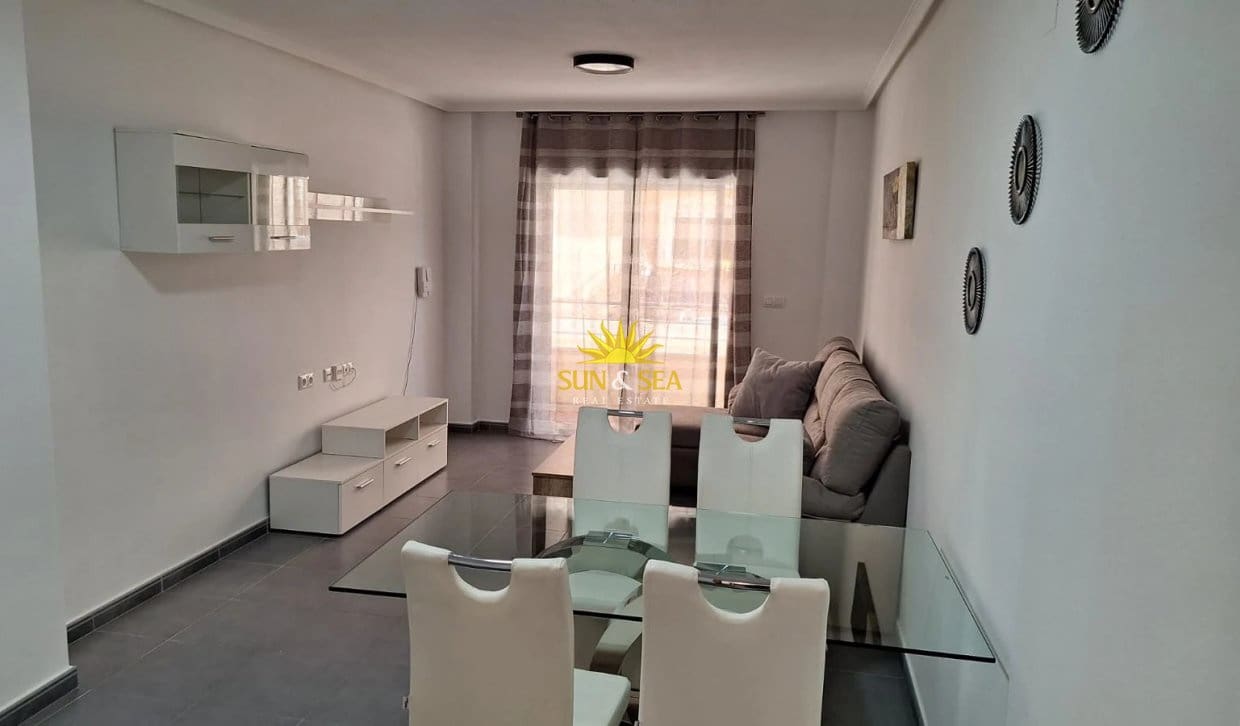 1 soveværelse Lejlighed til leje i Torrevieja med garage - € 930 (Ref: 10167448)