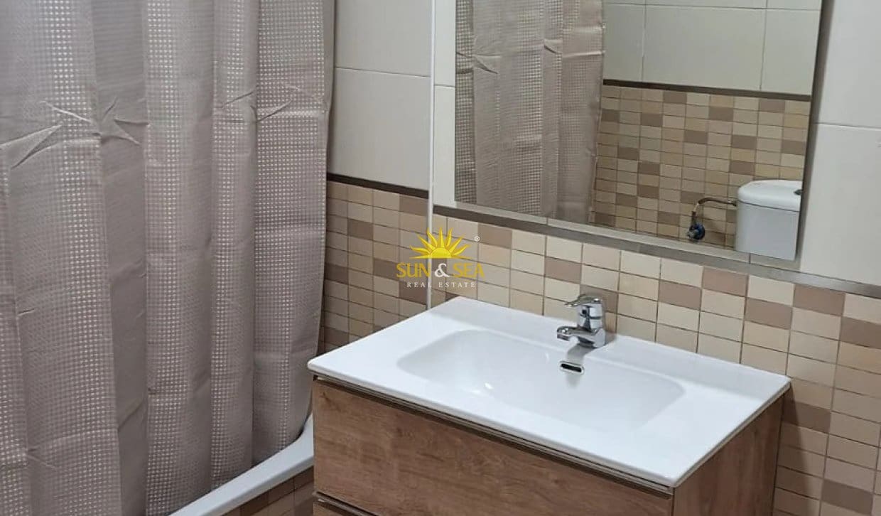 1 soveværelse Lejlighed til leje i Torrevieja med garage - € 930 (Ref: 10167448)