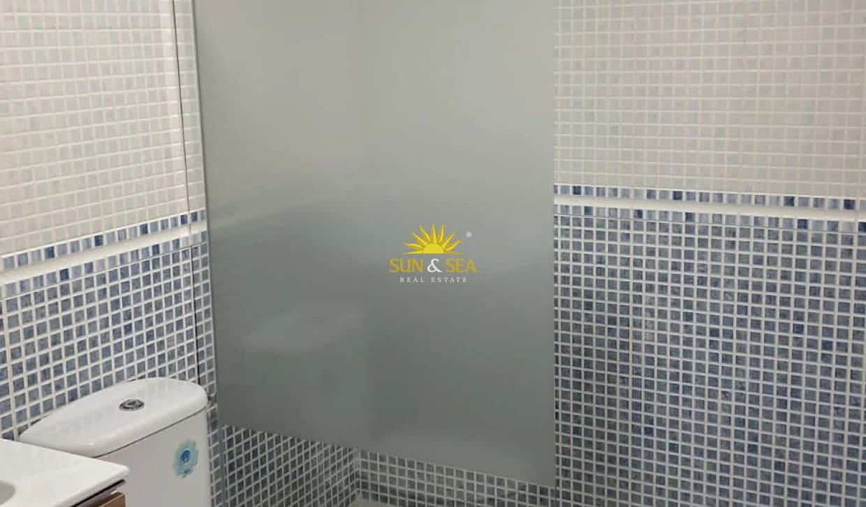 1 soveværelse Lejlighed til leje i Torrevieja med garage - € 930 (Ref: 10167448)