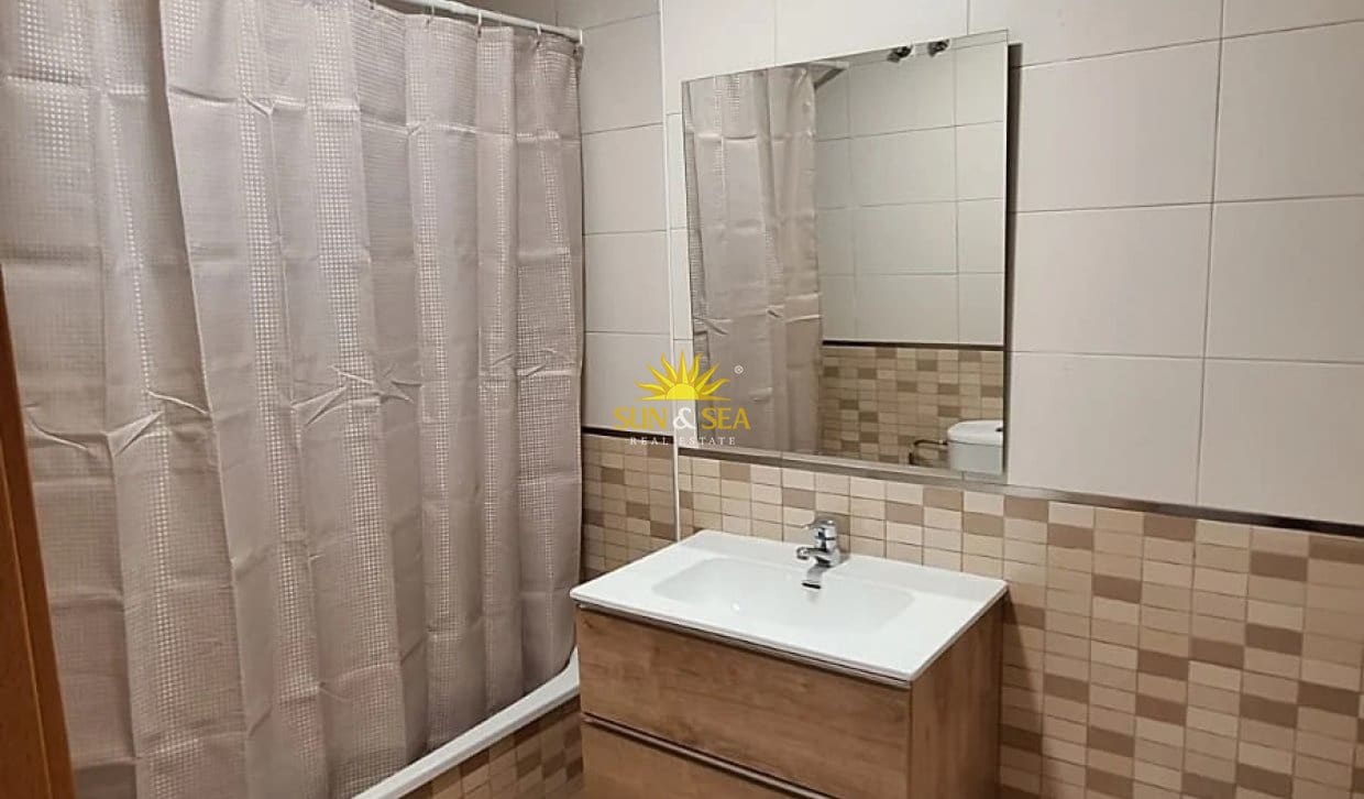 1 soveværelse Lejlighed til leje i Torrevieja med garage - € 930 (Ref: 10167448)