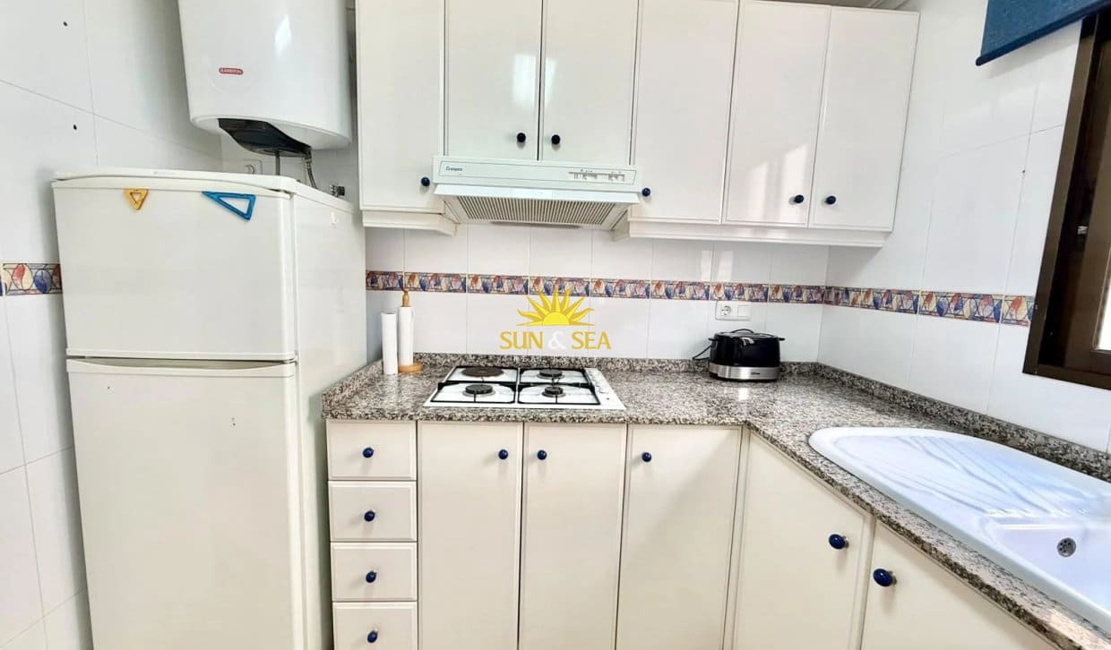Appartement de 2 chambres à louer à Torrevieja - 1 000 € (Ref: 10167540)