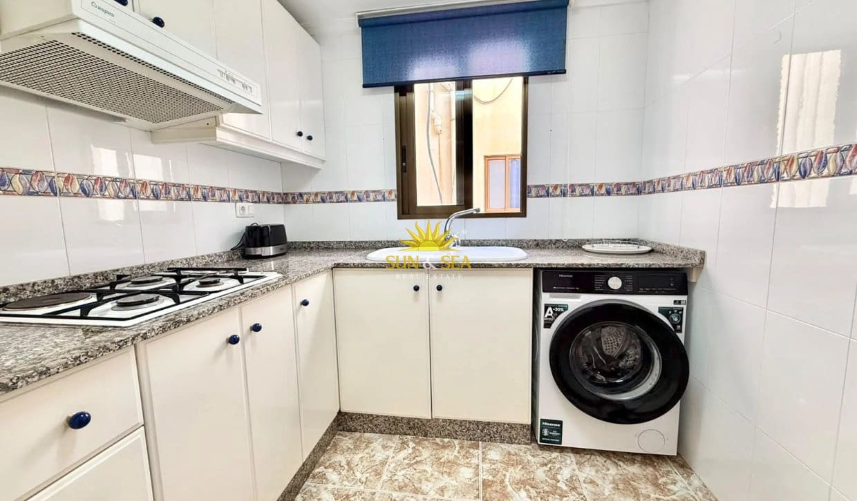 Appartement de 2 chambres à louer à Torrevieja - 1 000 € (Ref: 10167540)