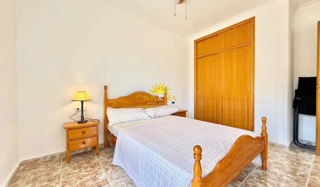 Appartement de 2 chambres à louer à Torrevieja - 1 000 € (Ref: 10167540)