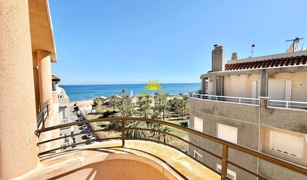 Appartement de 2 chambres à louer à Torrevieja - 1 000 € (Ref: 10167540)