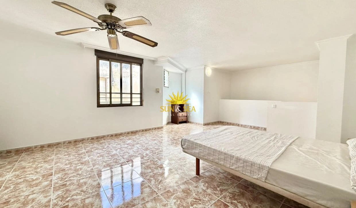 Appartement de 2 chambres à louer à Torrevieja - 1 000 € (Ref: 10167540)