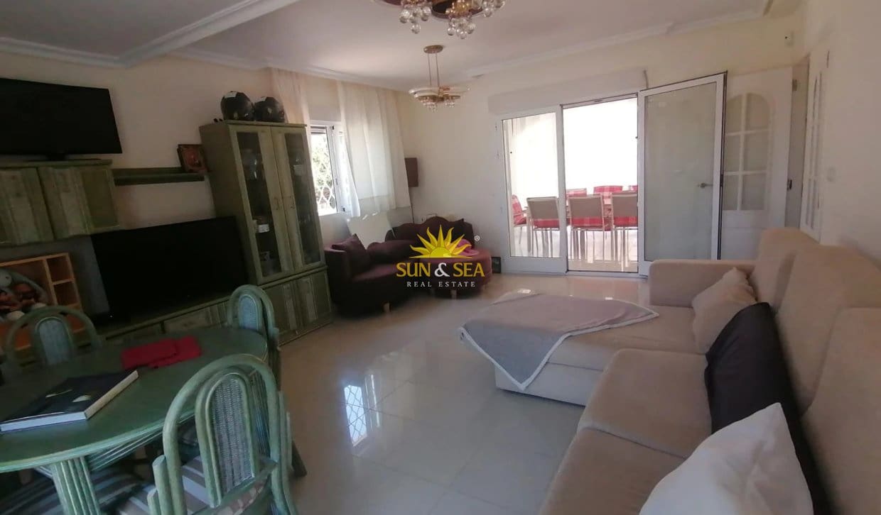 2 bedroom Villa for rent in El Campello with pool garage - € 2,400 (Ref: 10167542)