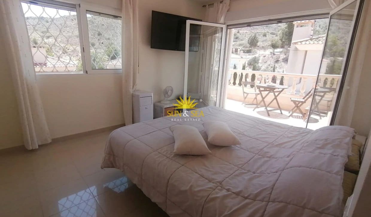 2 bedroom Villa for rent in El Campello with pool garage - € 2,400 (Ref: 10167542)