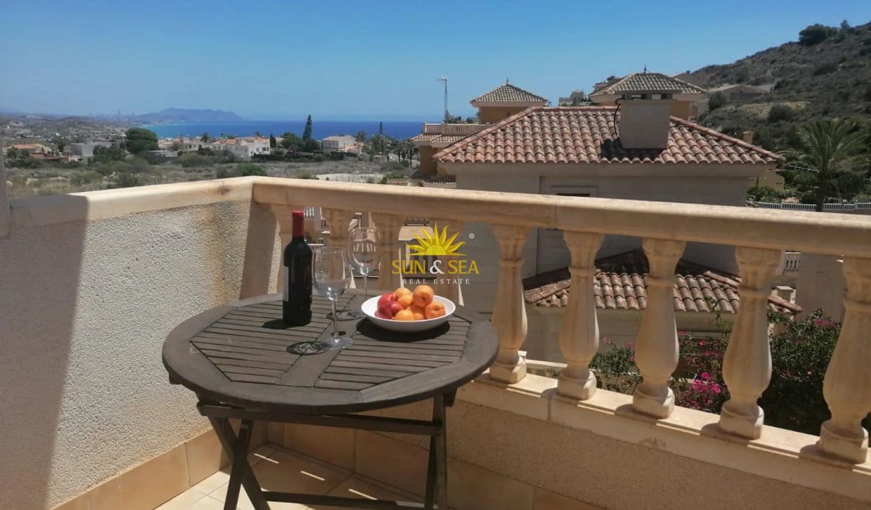 2 bedroom Villa for rent in El Campello with pool garage - € 2,400 (Ref: 10167542)