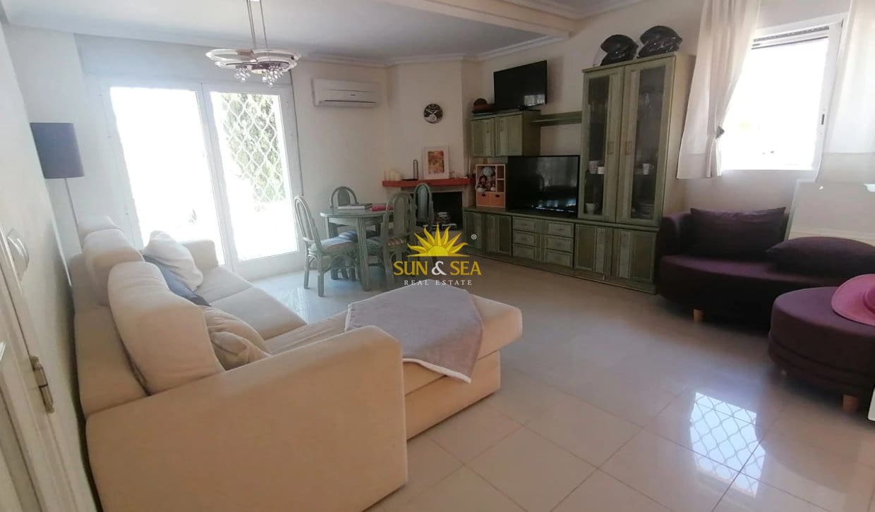 2 bedroom Villa for rent in El Campello with pool garage - € 2,400 (Ref: 10167542)