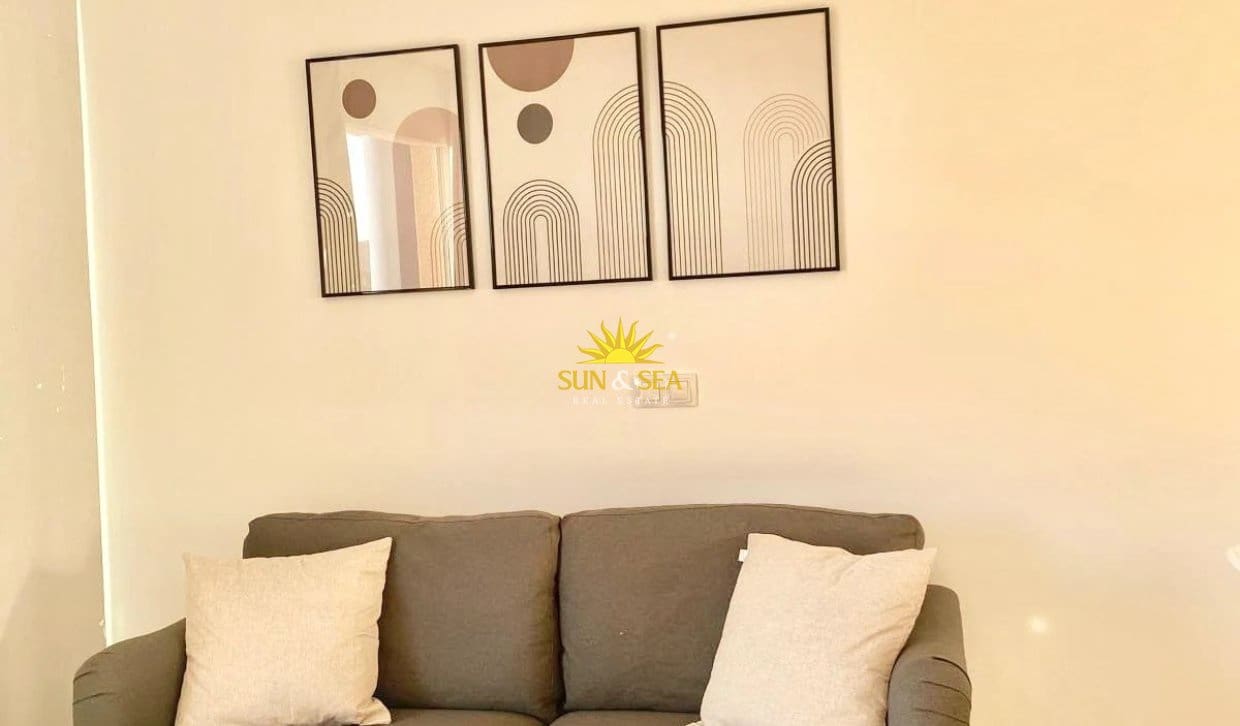 1 slaapkamer Appartement te huur in Guardamar del Segura met garage - € 800 (Ref: 10168841)