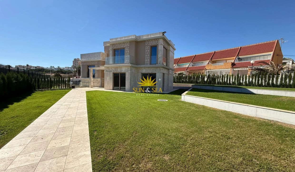 6 bedroom Villa for sale in La Mata with pool garage - € 4,700,000 (Ref: 10169038)