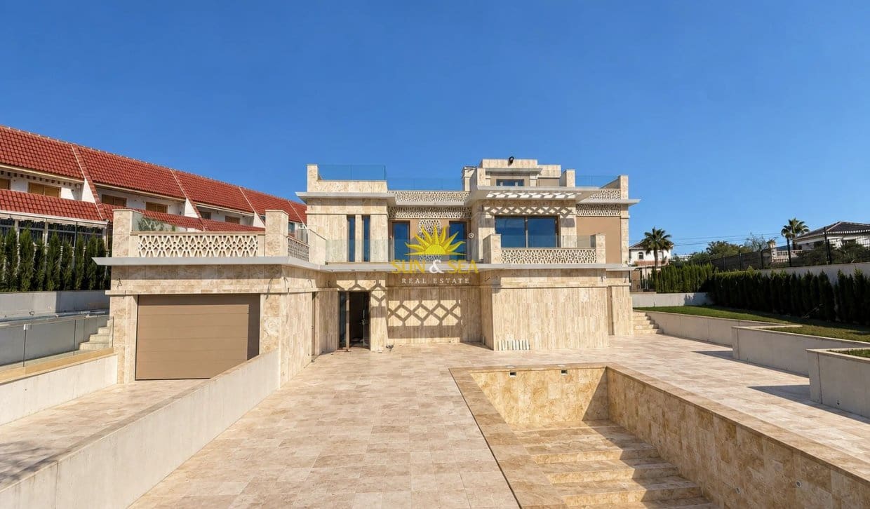 6 bedroom Villa for sale in La Mata with pool garage - € 4,700,000 (Ref: 10169038)