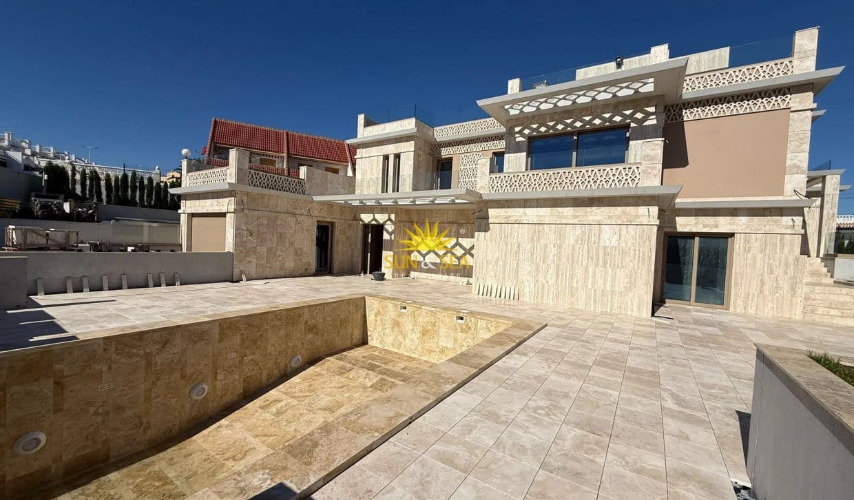 6 bedroom Villa for sale in La Mata with pool garage - € 4,700,000 (Ref: 10169038)