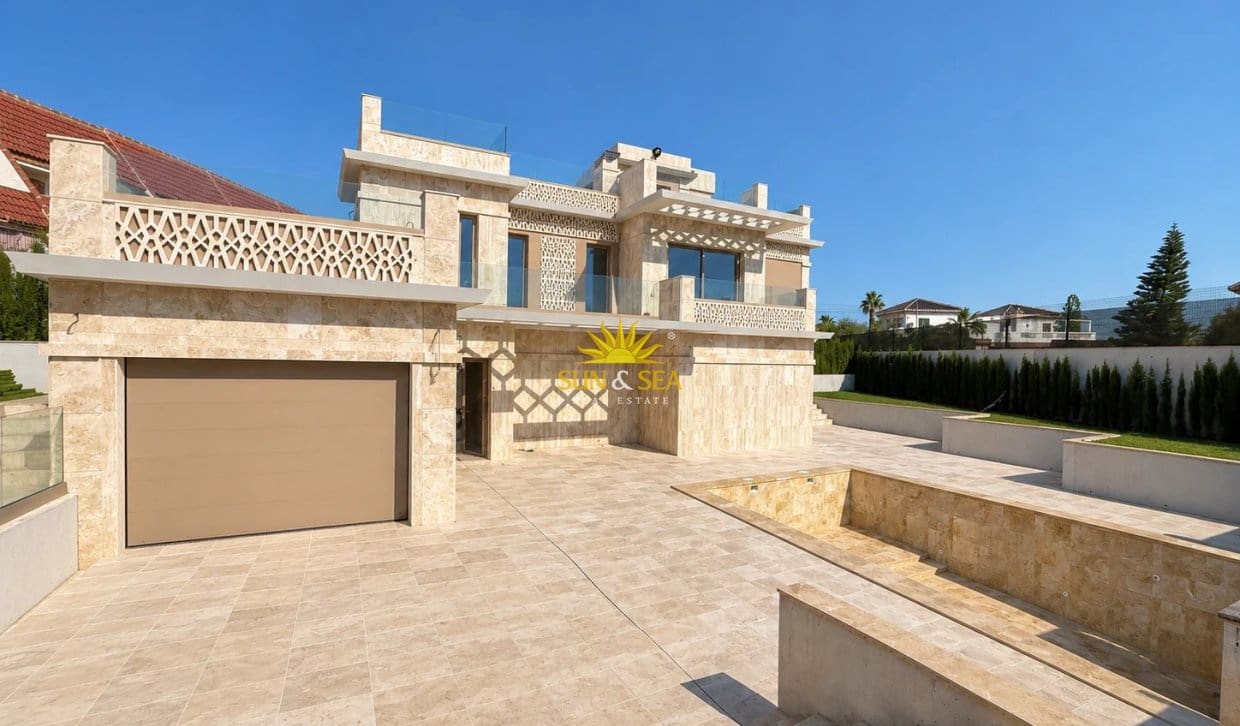 6 bedroom Villa for sale in La Mata with pool garage - € 4,700,000 (Ref: 10169038)