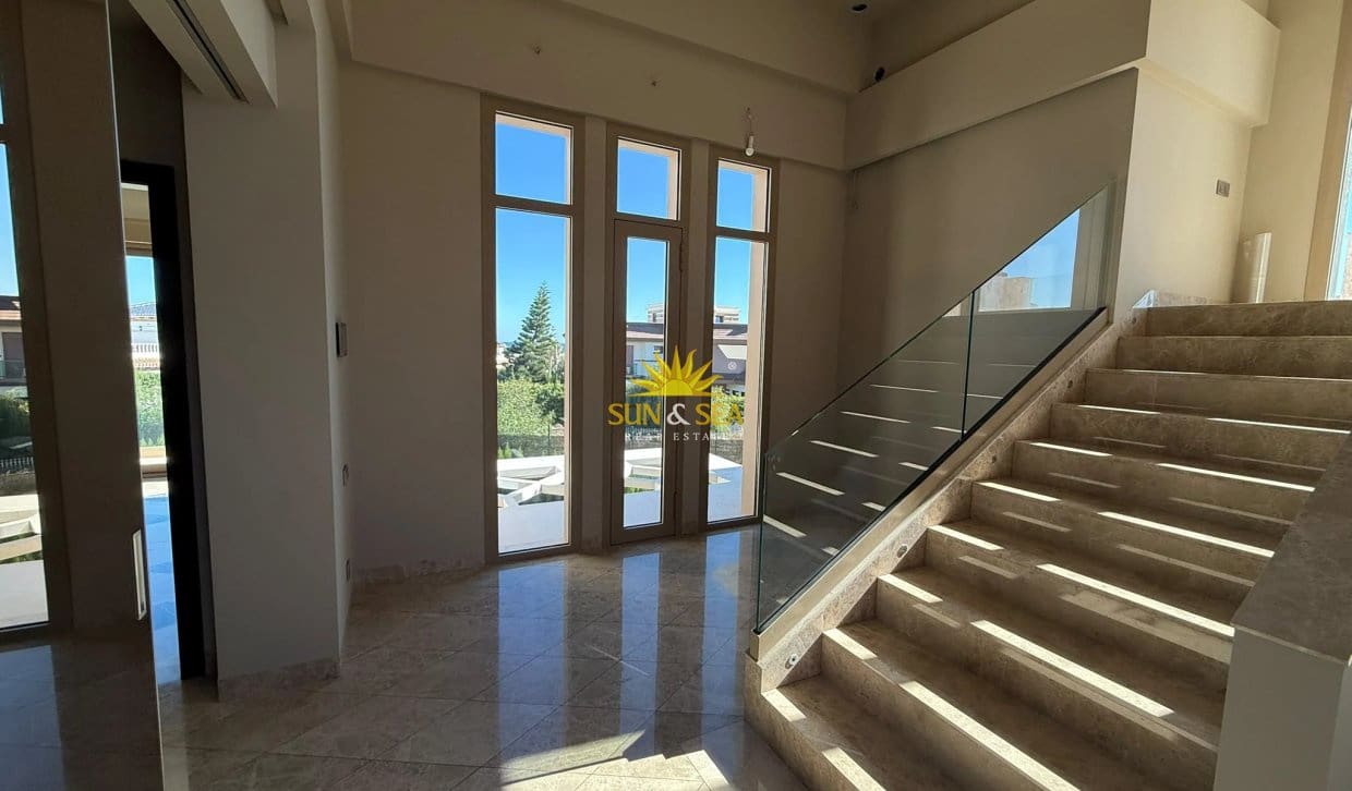 6 bedroom Villa for sale in La Mata with pool garage - € 4,700,000 (Ref: 10169038)
