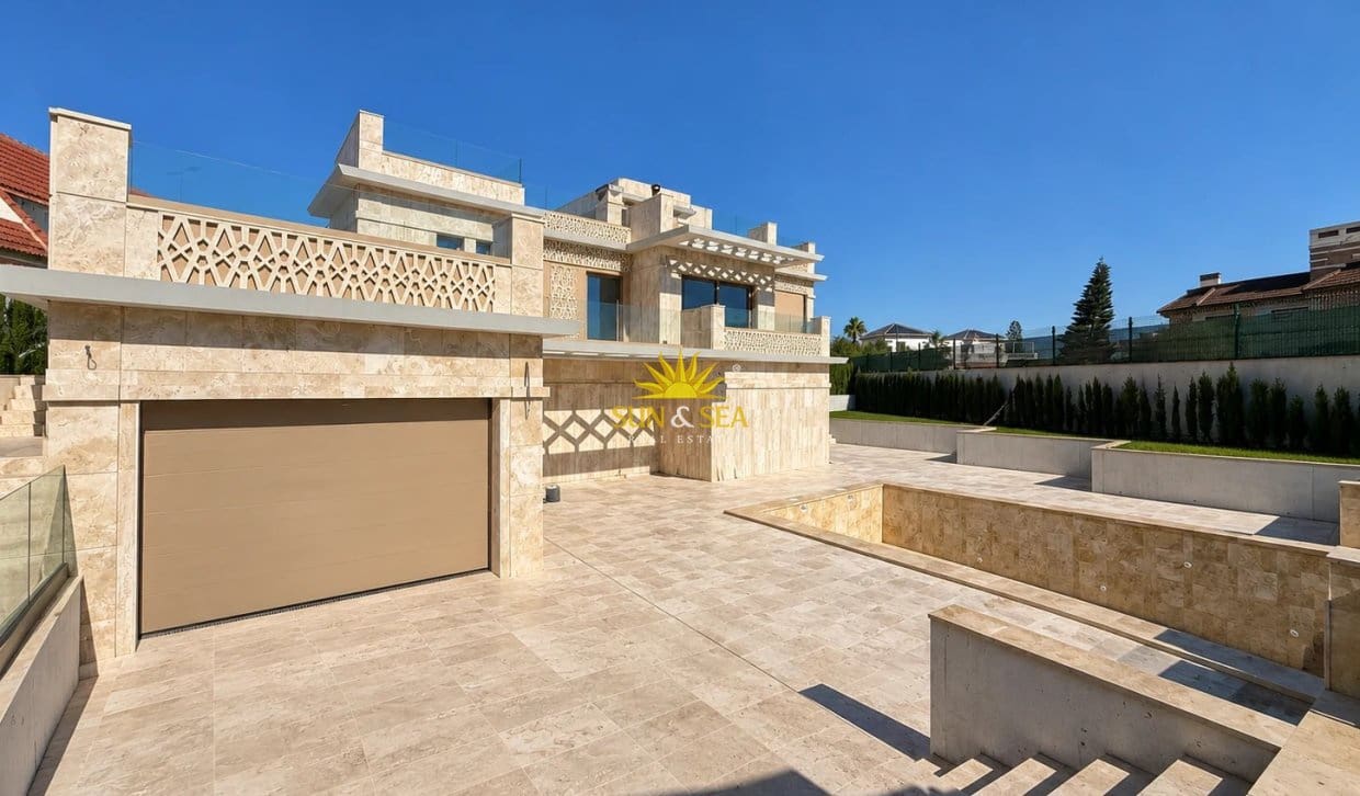 6 bedroom Villa for sale in La Mata with pool garage - € 4,700,000 (Ref: 10169038)