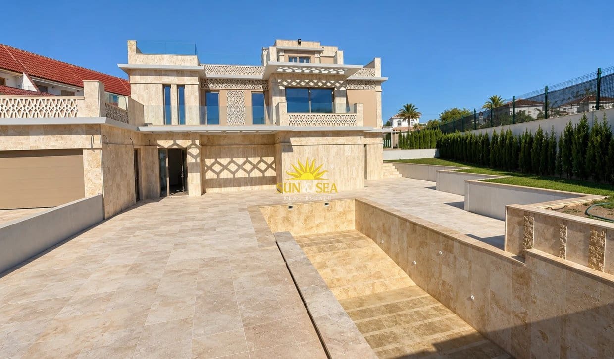 6 bedroom Villa for sale in La Mata with pool garage - € 4,700,000 (Ref: 10169038)