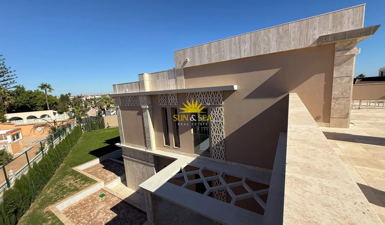 6 bedroom Villa for sale in La Mata with pool garage - € 4,700,000 (Ref: 10169038)