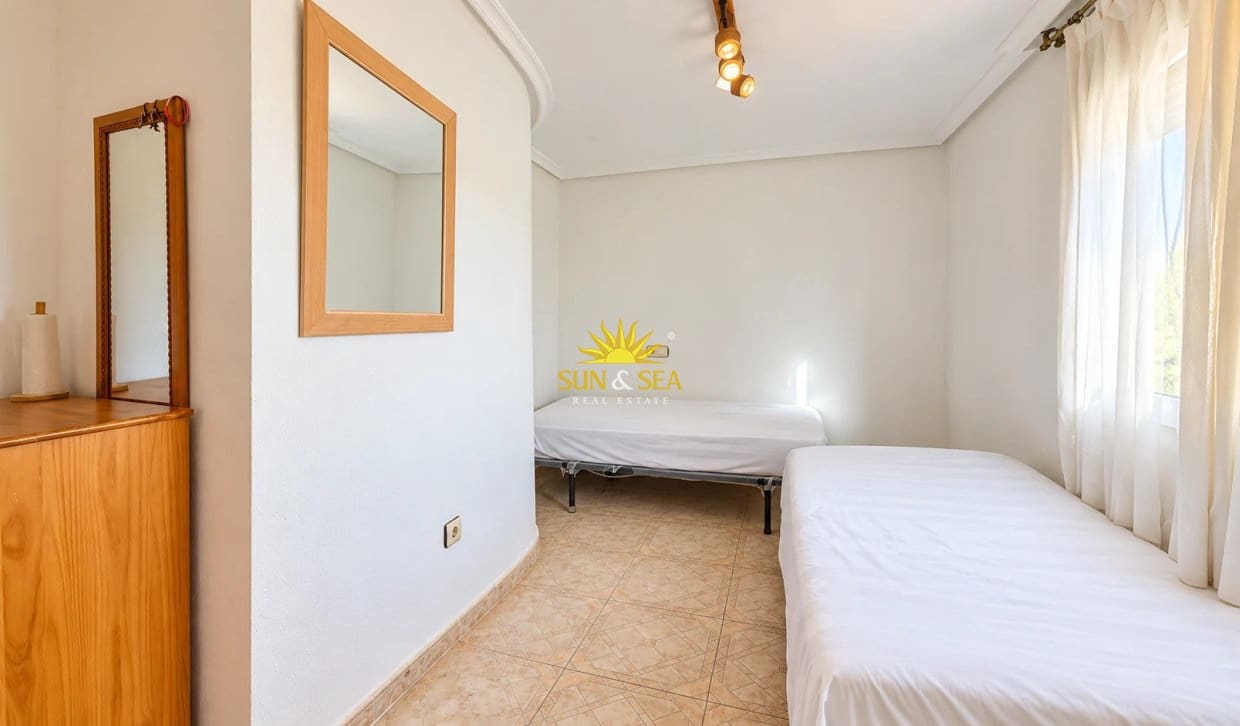 3 slaapkamer Halfvrijstaande villa te huur in Orihuela Costa met zwembad garage - € 1.600 (Ref: 10169334)