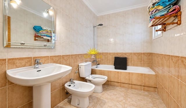 3 slaapkamer Halfvrijstaande villa te huur in Playa Flamenca, Orihuela met zwembad garage - € 1.600 (Ref: 10169334)