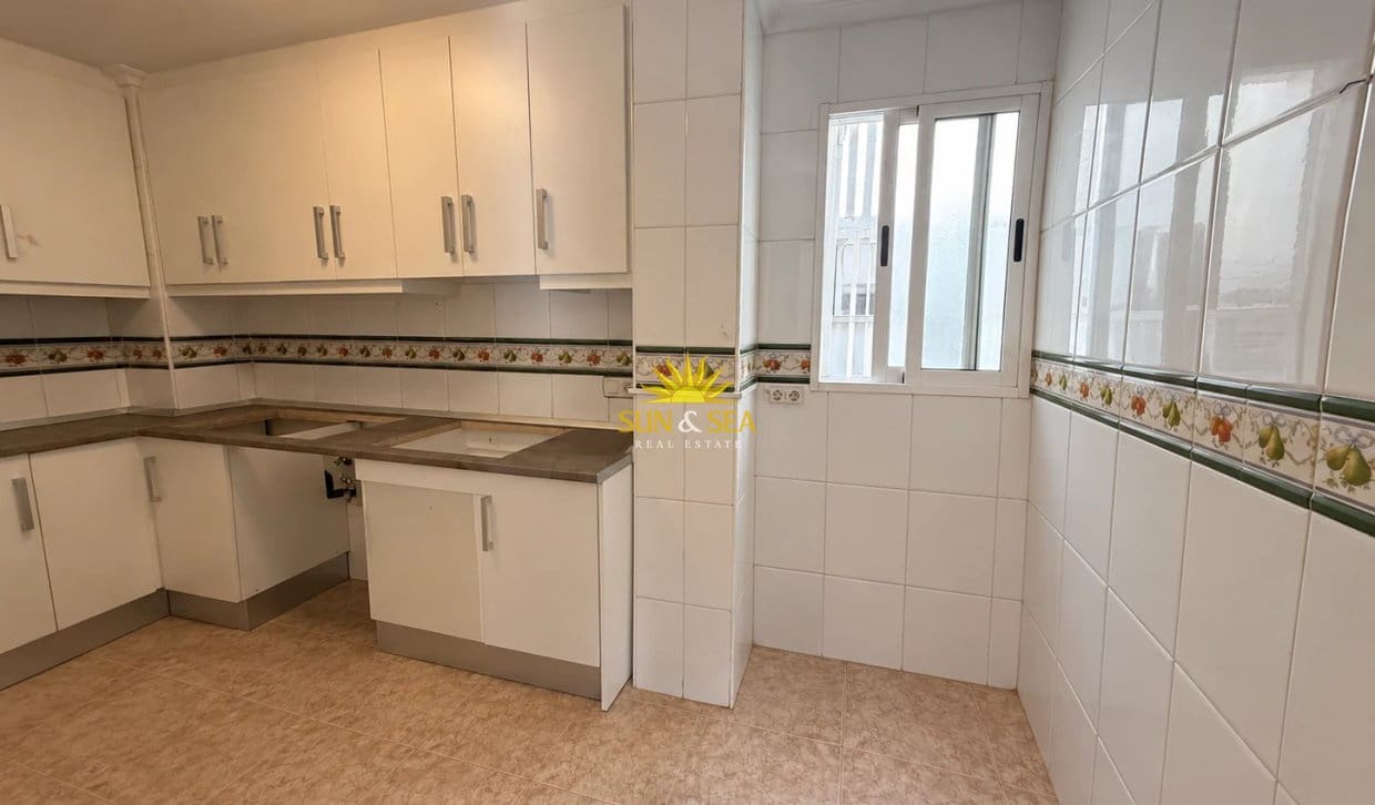 2 soveværelse Lejlighed til salg i Torrevieja med swimmingpool - € 155.000 (Ref: 10172119)
