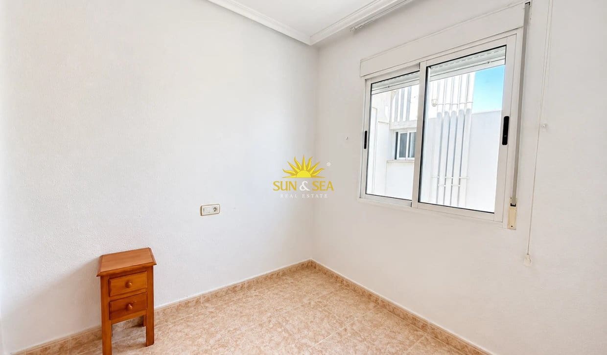 2 soveværelse Lejlighed til salg i Torrevieja med swimmingpool - € 155.000 (Ref: 10172119)
