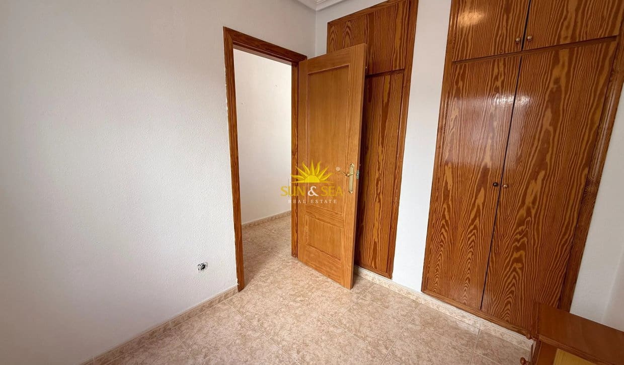 2 soveværelse Lejlighed til salg i Torrevieja med swimmingpool - € 155.000 (Ref: 10172119)