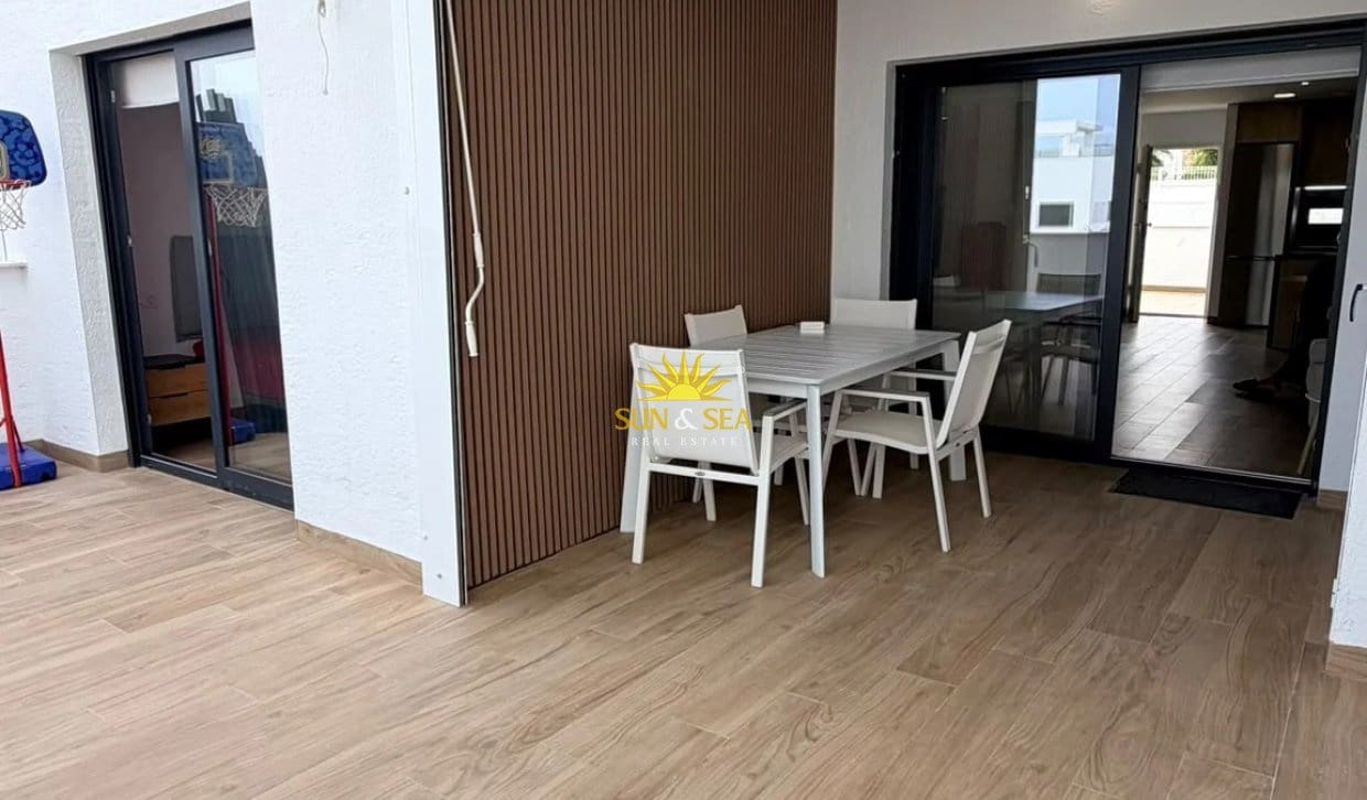 Apartamento de 2 habitaciones en Finestrat en alquiler con piscina garaje - 1.600 € (Ref: 10172330)